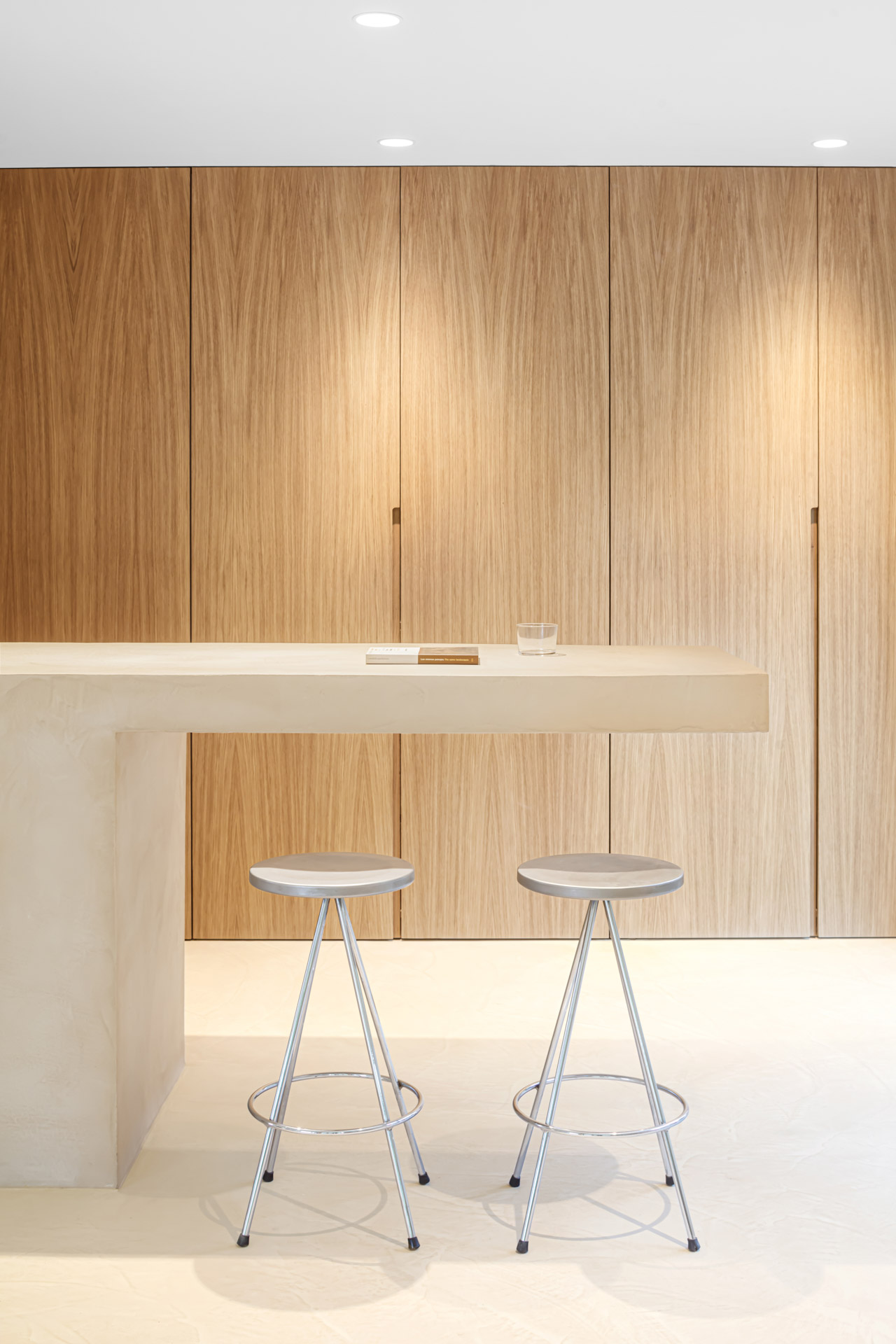 CRU innovative house renovation project in Castelldefels. La Alicia, an old house converted into a modern and natural space