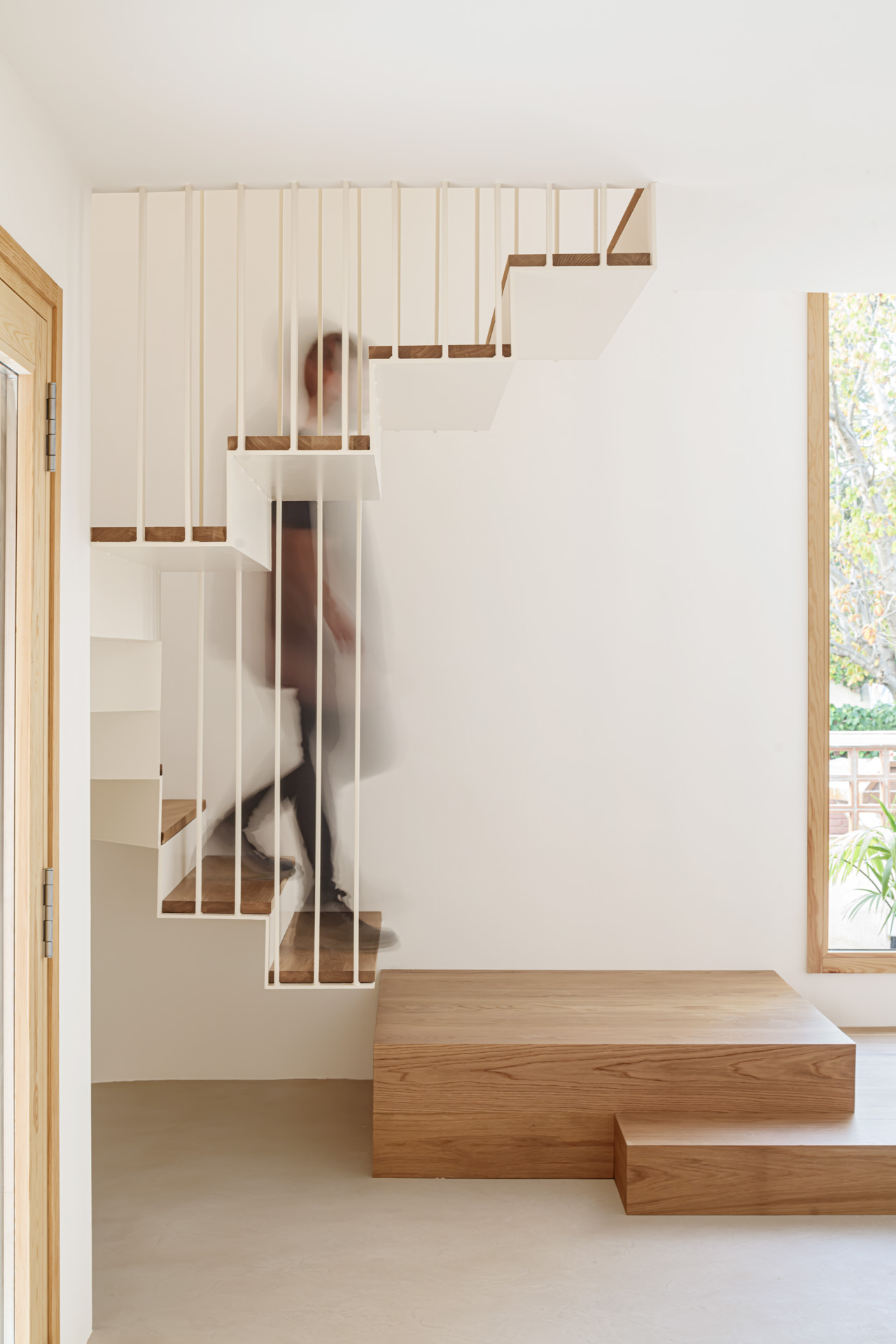 CRU innovative house renovation project in Castelldefels. La Alicia, an old house converted into a modern and natural space