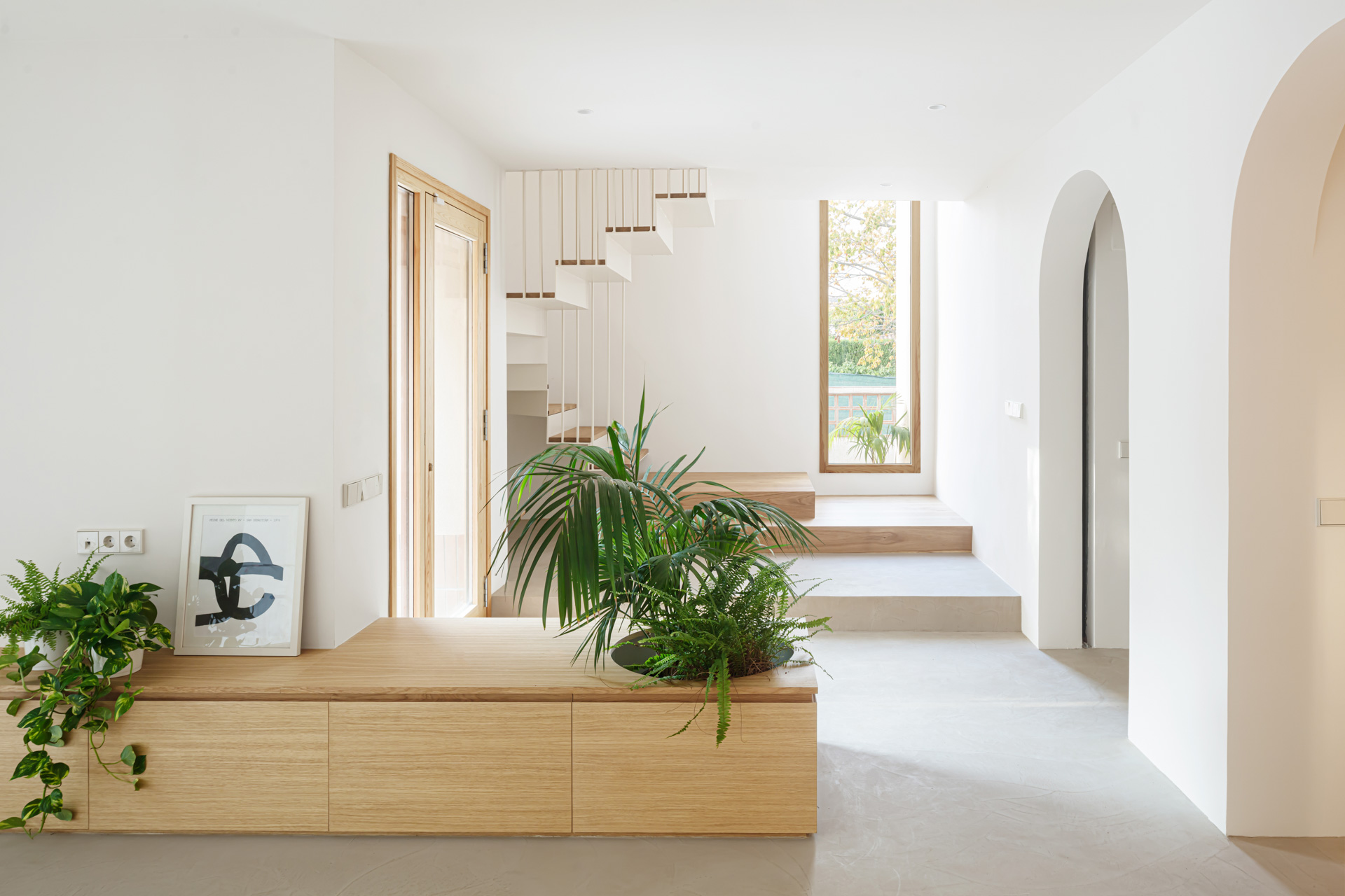 CRU innovative house renovation project in Castelldefels. La Alicia, an old house converted into a modern and natural space