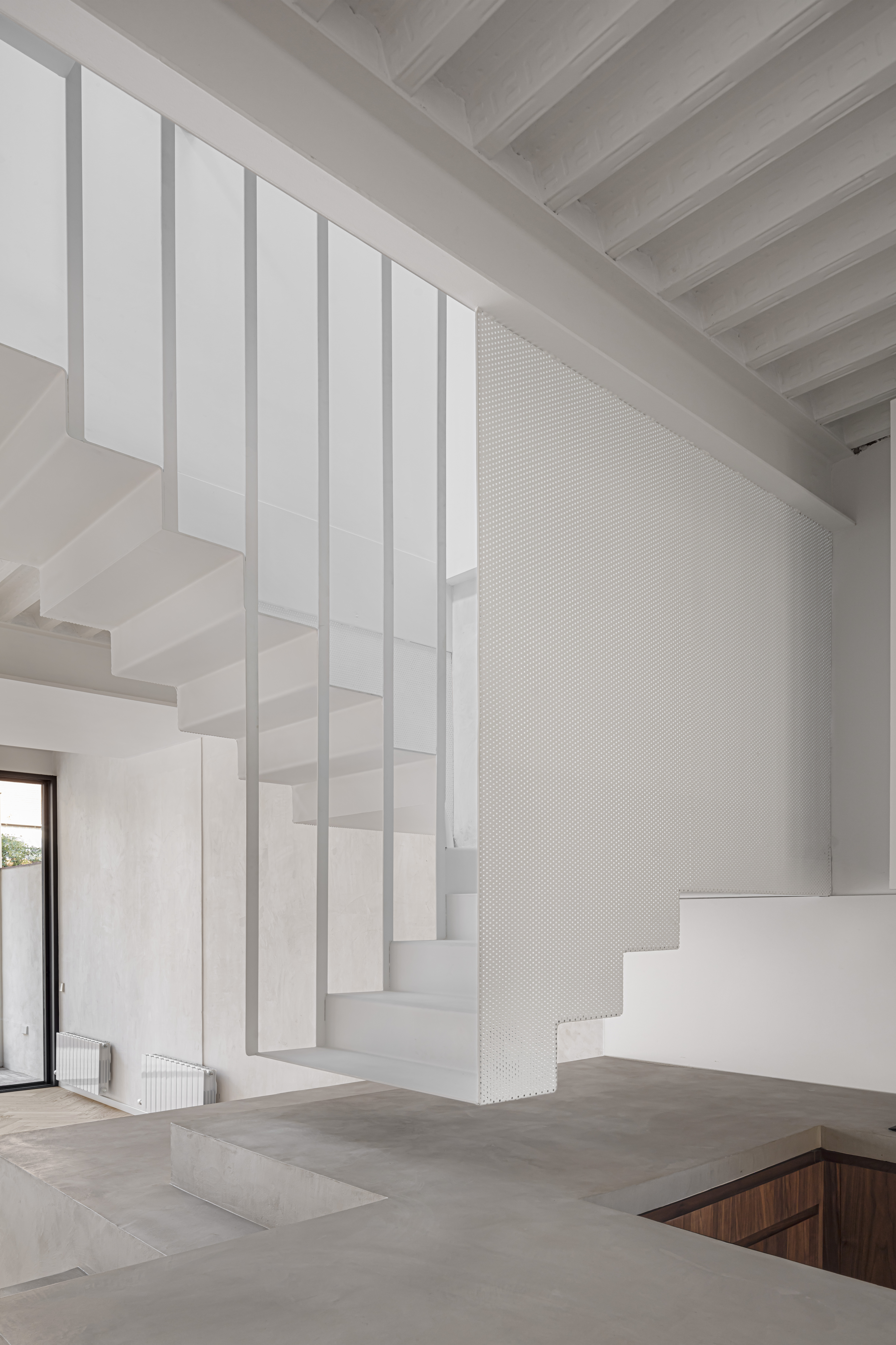 CRU innovative house renovation project in Barcelona. La Myriam, a house converted into a modern and bright space