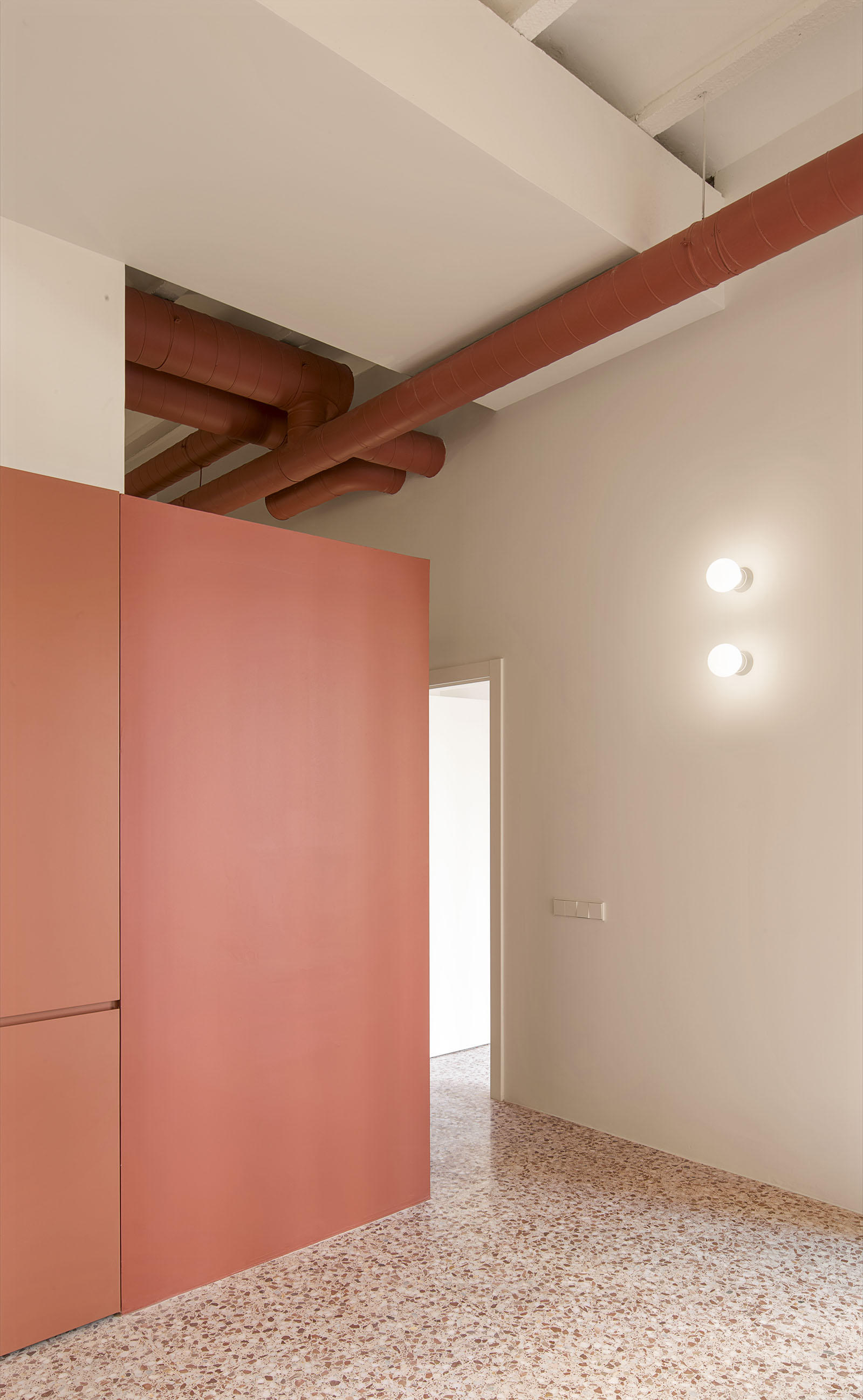 CRU innovative flat renovation project in Barcelona. La Filomena, an old apartment renovated with a strong Barcelona character