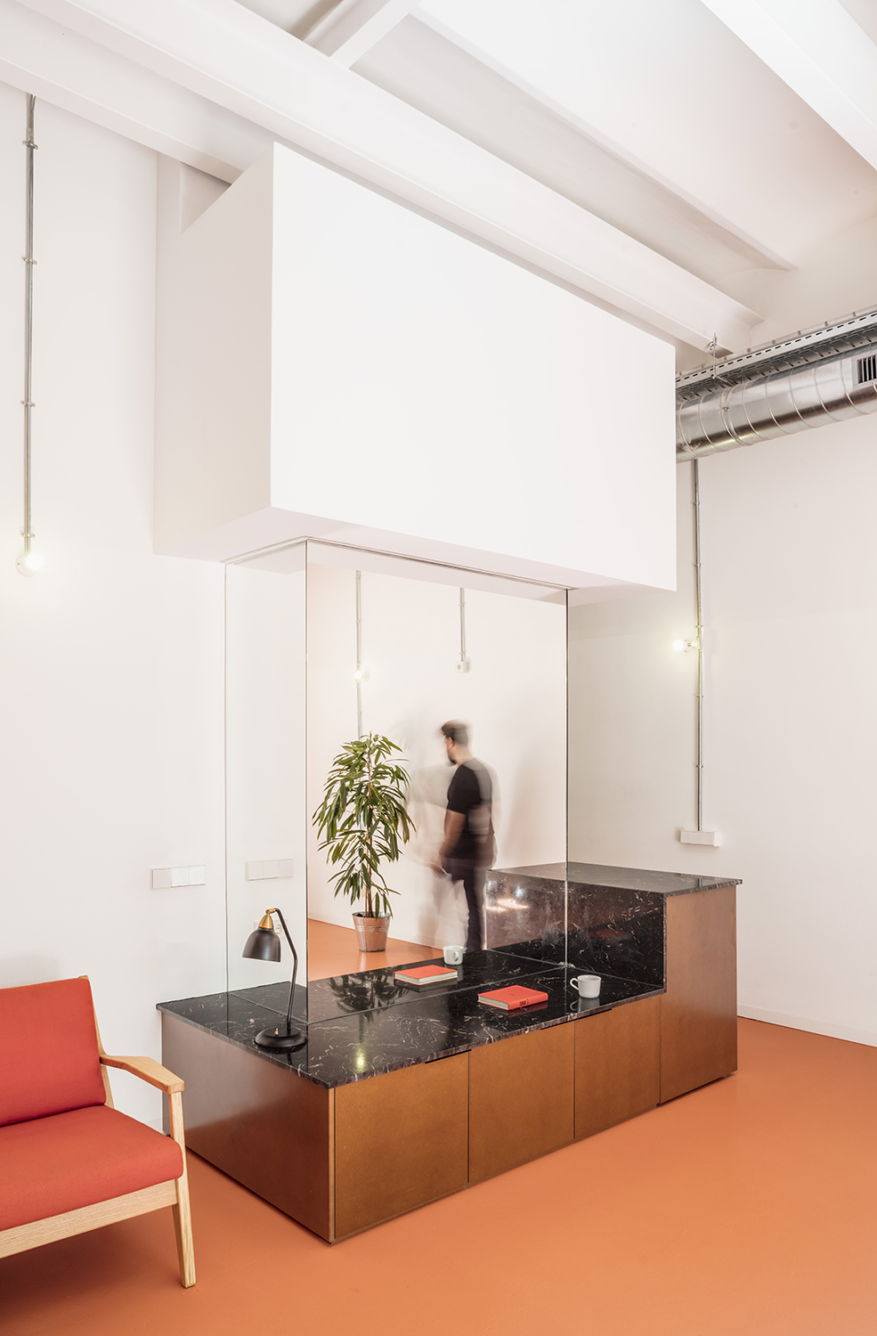 CRU innovative flat renovation project in Barcelona. La Ximena, an old apartment converted into a modern and spacious flat.